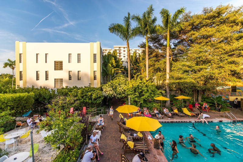 what is a hostel / freehand miami pool