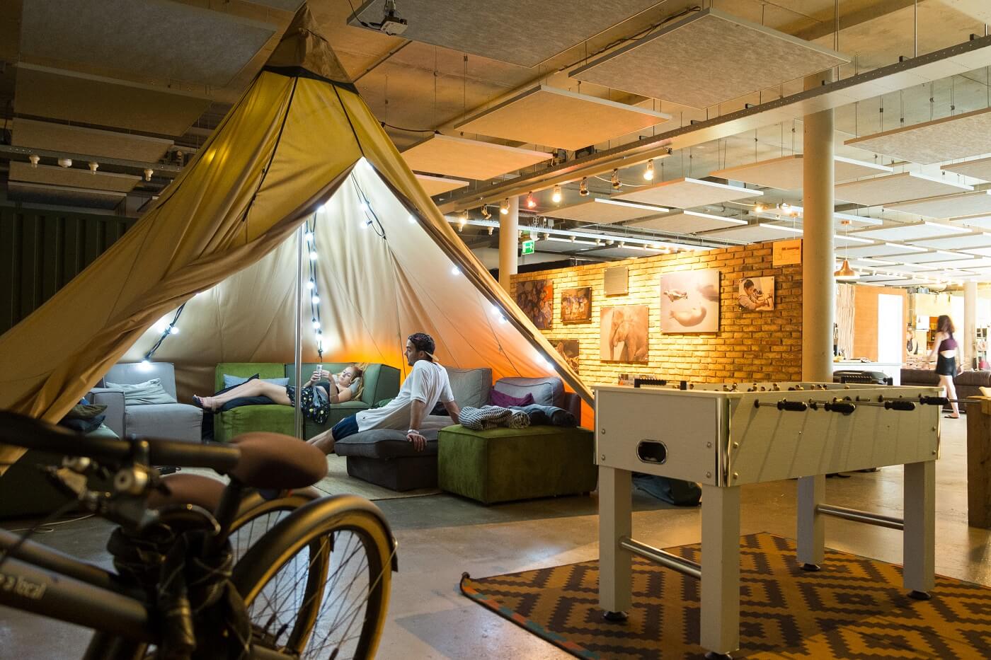 what is a hostel / ecomama amsterdam